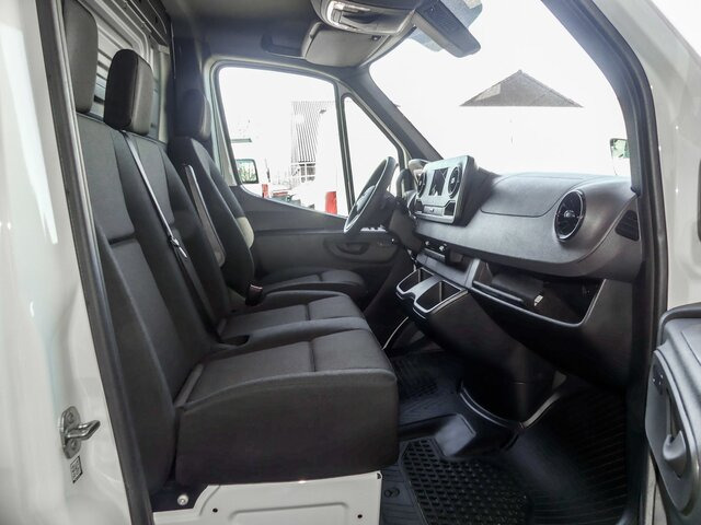 MERCEDES-BENZ Sprinter 317 CDI,3665mm,Automatik,Kamera - Furgon: 2 kép. MERCEDES-BENZ Sprinter 317 CDI,3665mm,Automatik,Kamera - Furgon: 2 kép.