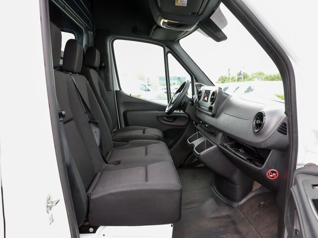 MERCEDES-BENZ Sprinter 317 CDI,3665mm,Automatik,Kamera - Furgon: 3 kép. MERCEDES-BENZ Sprinter 317 CDI,3665mm,Automatik,Kamera - Furgon: 3 kép.