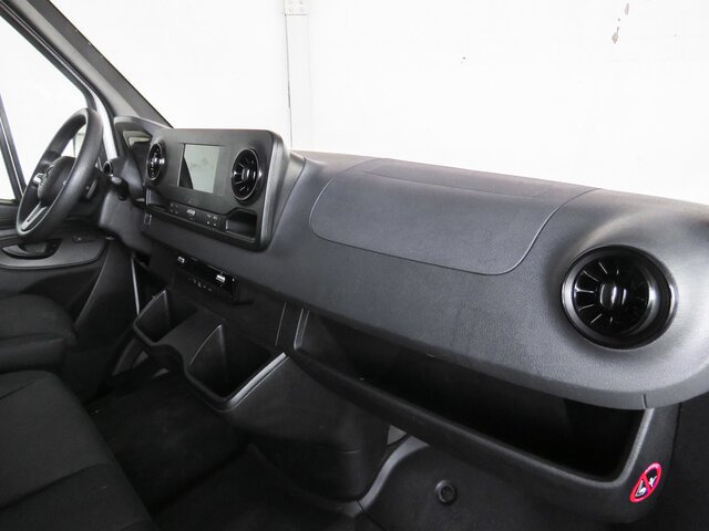 MERCEDES-BENZ Sprinter 317 CDI,3665mm,Automatik,Kamera - Furgon: 3 kép. MERCEDES-BENZ Sprinter 317 CDI,3665mm,Automatik,Kamera - Furgon: 3 kép.