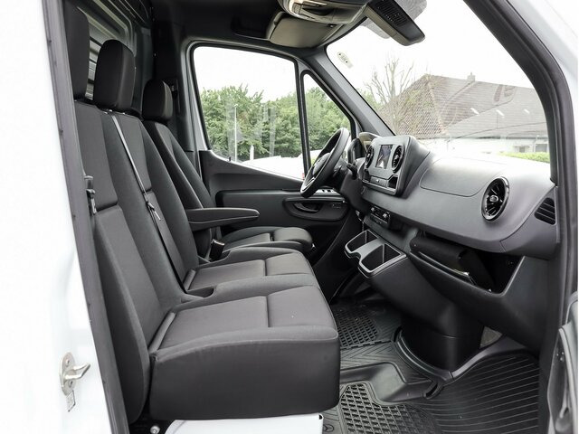 MERCEDES-BENZ Sprinter 317 CDI,3665mm,Automatik,Kamera - Furgon: 3 kép. MERCEDES-BENZ Sprinter 317 CDI,3665mm,Automatik,Kamera - Furgon: 3 kép.
