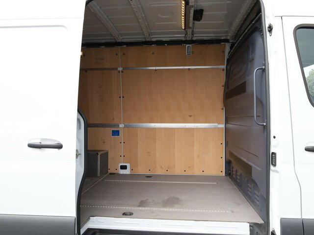 MERCEDES-BENZ Sprinter 317 CDI Kasten,L2H2,MBUX,Kamera - Furgon: 2 kép. MERCEDES-BENZ Sprinter 317 CDI Kasten,L2H2,MBUX,Kamera - Furgon: 2 kép.