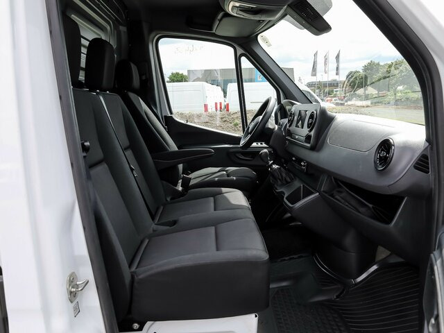 MERCEDES-BENZ Sprinter 317 CDI Kasten,L2H2,MBUX,Kamera - Furgon: 3 kép. MERCEDES-BENZ Sprinter 317 CDI Kasten,L2H2,MBUX,Kamera - Furgon: 3 kép.