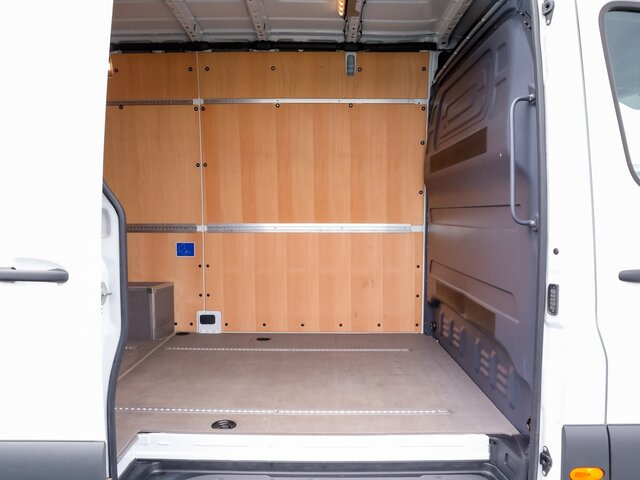 MERCEDES-BENZ Sprinter 317 CDI Kasten,L2H2,MBUX,Kamera - Furgon: 2 kép. MERCEDES-BENZ Sprinter 317 CDI Kasten,L2H2,MBUX,Kamera - Furgon: 2 kép.