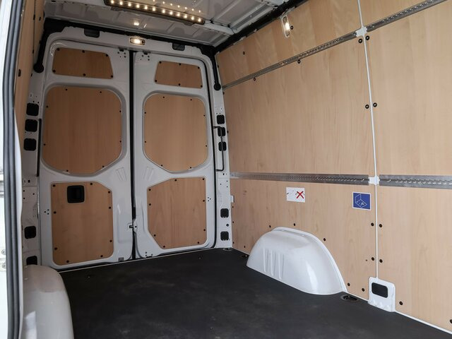 MERCEDES-BENZ Sprinter 317 CDI,L2H2,Automatik,Kamera,LED - Furgon: 2 kép. MERCEDES-BENZ Sprinter 317 CDI,L2H2,Automatik,Kamera,LED - Furgon: 2 kép.