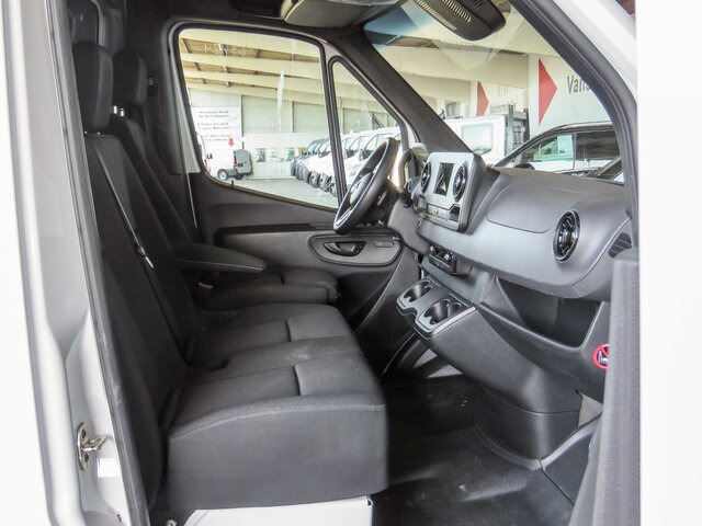 MERCEDES-BENZ Sprinter 317 Maxi,9GTronic,AHK3,5To,TCO - Furgon: 2 kép. MERCEDES-BENZ Sprinter 317 Maxi,9GTronic,AHK3,5To,TCO - Furgon: 2 kép.