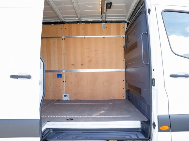 MERCEDES-BENZ Sprinter 317 Maxi,MBUX,Kamera,Tempomat... - Furgon: 2 kép. MERCEDES-BENZ Sprinter 317 Maxi,MBUX,Kamera,Tempomat... - Furgon: 2 kép.