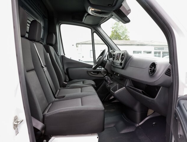 MERCEDES-BENZ Sprinter 317 Maxi XXL,MBUX,Kamera,Tempomat - Furgon: 3 kép. MERCEDES-BENZ Sprinter 317 Maxi XXL,MBUX,Kamera,Tempomat - Furgon: 3 kép.