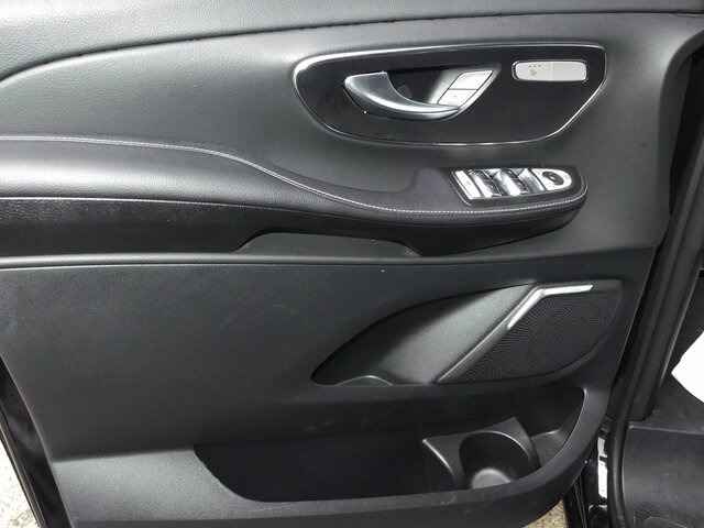 Kisbusz MERCEDES-BENZ V 300 Avantgarde,Extralang,2xSchiebetür el.,AHK...: 7 kép. Kisbusz MERCEDES-BENZ V 300 Avantgarde,Extralang,2xSchiebetür el.,AHK...: 7 kép.