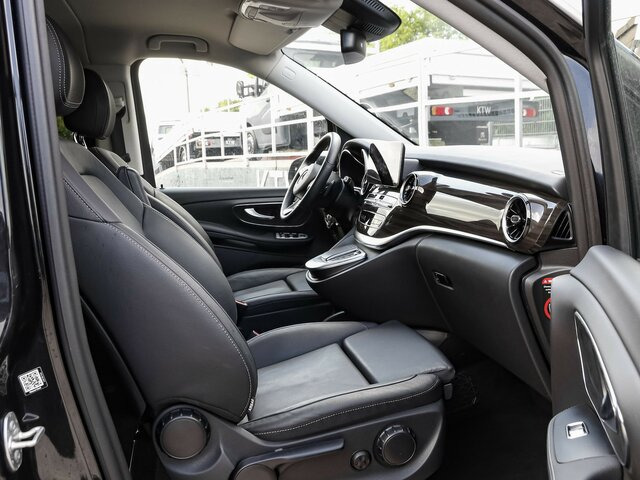 MERCEDES-BENZ V 300 Avantgarde Extralang,2xSchiebetür elektr. - Kisbusz: 3 kép. MERCEDES-BENZ V 300 Avantgarde Extralang,2xSchiebetür elektr. - Kisbusz: 3 kép.