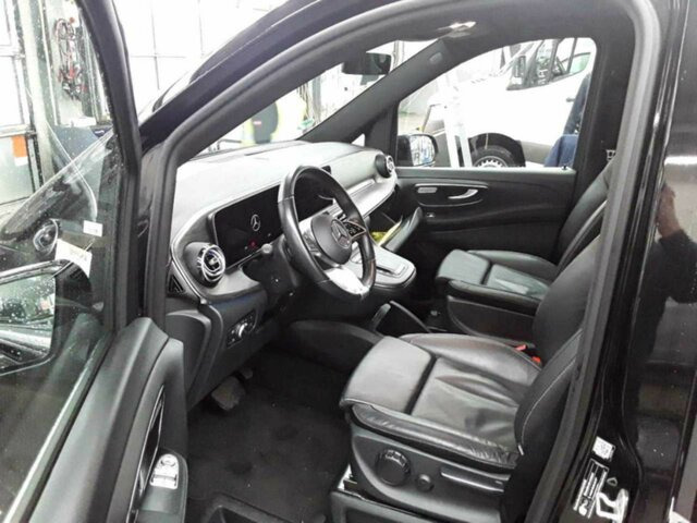 MERCEDES-BENZ V 300 Avantgarde Extralang,2xSchiebetür elektr.... - Kisbusz: 2 kép. MERCEDES-BENZ V 300 Avantgarde Extralang,2xSchiebetür elektr.... - Kisbusz: 2 kép.