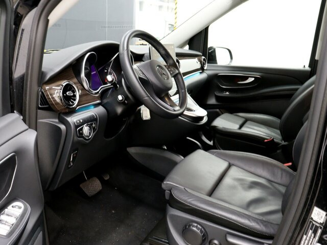 MERCEDES-BENZ V 300 Avantgarde Extralang,2xSchiebetür elektr.... - Minibusz, Kisbusz: 2 kép. MERCEDES-BENZ V 300 Avantgarde Extralang,2xSchiebetür elektr.... - Minibusz, Kisbusz: 2 kép.