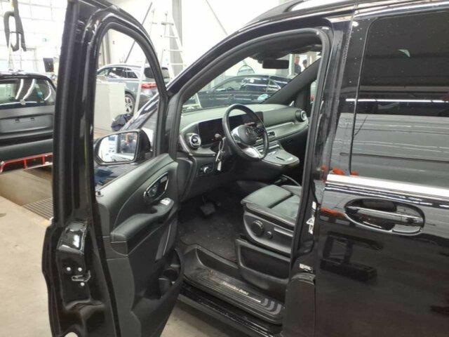 MERCEDES-BENZ V 300 Avantgarde Extralang,2xSchiebetür elektr.... - Kisbusz: 2 kép. MERCEDES-BENZ V 300 Avantgarde Extralang,2xSchiebetür elektr.... - Kisbusz: 2 kép.