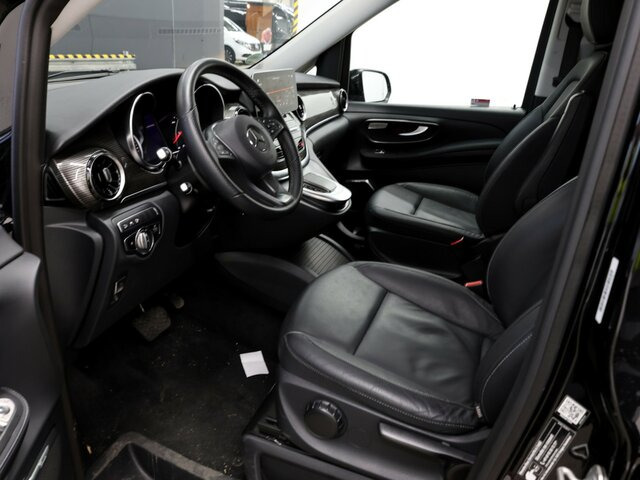 MERCEDES-BENZ V 300 Avantgarde Extralang,Allrad,2Schiebetüren... - Kisbusz: 2 kép. MERCEDES-BENZ V 300 Avantgarde Extralang,Allrad,2Schiebetüren... - Kisbusz: 2 kép.