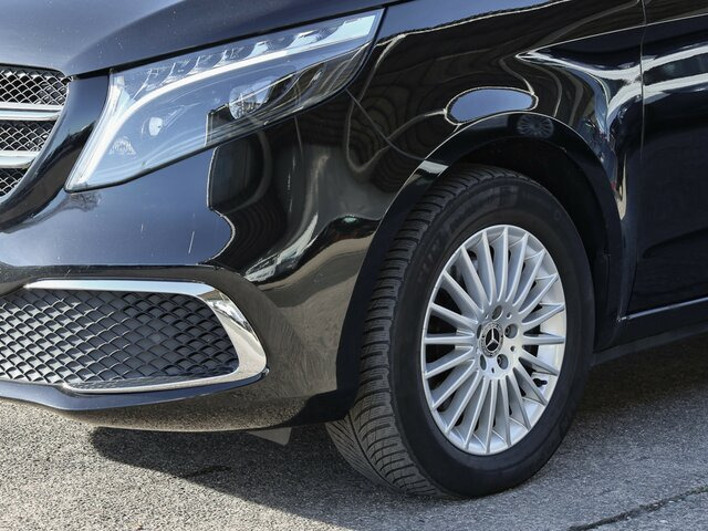 MERCEDES-BENZ V 300 Avantgarde Extralang,Allrad,2Schiebetüren... - Kisbusz: 2 kép. MERCEDES-BENZ V 300 Avantgarde Extralang,Allrad,2Schiebetüren... - Kisbusz: 2 kép.