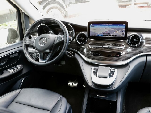 MERCEDES-BENZ V 300 Edition Extralang,2Schiebetür el.,8Sitzer - Minibusz, Kisbusz: 4 kép. MERCEDES-BENZ V 300 Edition Extralang,2Schiebetür el.,8Sitzer - Minibusz, Kisbusz: 4 kép.