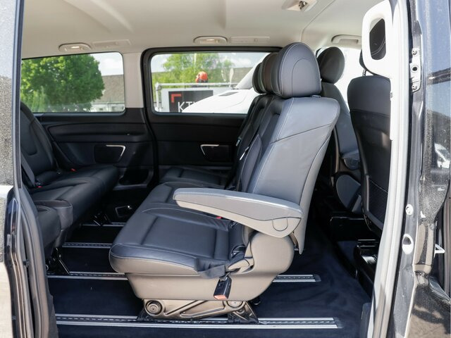 MERCEDES-BENZ V 300 Edition Extralang,2Schiebetür el.,8Sitzer - Minibusz, Kisbusz: 2 kép. MERCEDES-BENZ V 300 Edition Extralang,2Schiebetür el.,8Sitzer - Minibusz, Kisbusz: 2 kép.