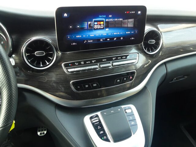 MERCEDES-BENZ V 300 Edition Extralang,2xSchiebetür el.,8Sitzer... - Kisbusz: 5 kép. MERCEDES-BENZ V 300 Edition Extralang,2xSchiebetür el.,8Sitzer... - Kisbusz: 5 kép.