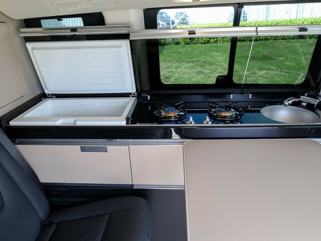 Minibusz, Kisbusz MERCEDES-BENZ V 300 Marco Polo,Allrad,EasyUp,Leder,AHK 2,5To: 7 kép.