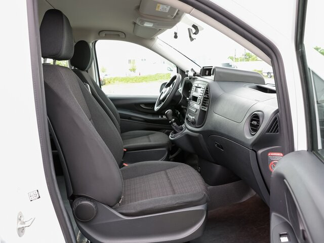 MERCEDES-BENZ Vito 111 TourerPro,lang,8Sitzer,Klima,Standhzg. - Minibusz, Kisbusz: 3 kép. MERCEDES-BENZ Vito 111 TourerPro,lang,8Sitzer,Klima,Standhzg. - Minibusz, Kisbusz: 3 kép.