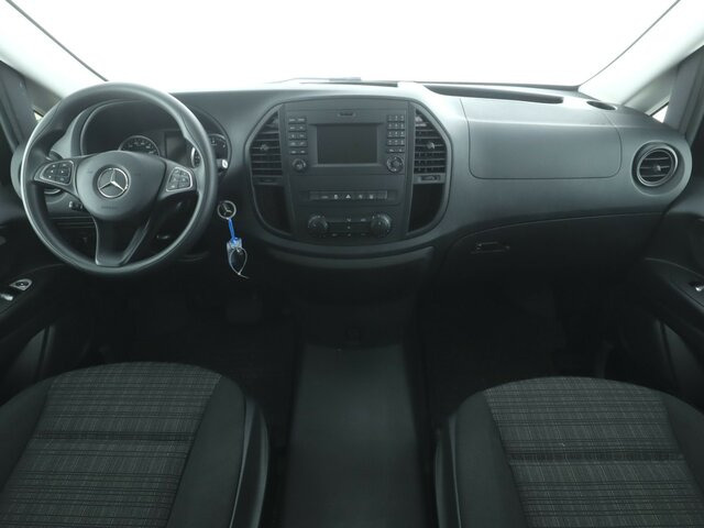 MERCEDES-BENZ Vito 114 TourerPro,Extralang,8Sitzer,Automatik... - Kisbusz: 2 kép. MERCEDES-BENZ Vito 114 TourerPro,Extralang,8Sitzer,Automatik... - Kisbusz: 2 kép.