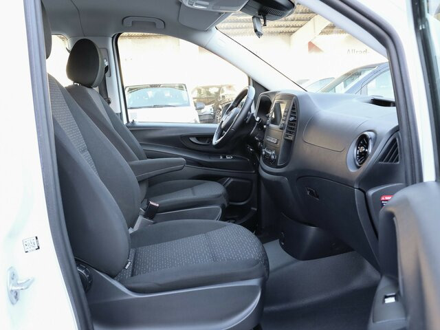 MERCEDES-BENZ Vito 114 TourerPro,Extralang,AMF Rollstuhlrampe... - Kisbusz: 2 kép. MERCEDES-BENZ Vito 114 TourerPro,Extralang,AMF Rollstuhlrampe... - Kisbusz: 2 kép.