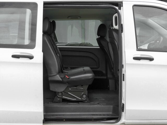 MERCEDES-BENZ Vito 114 TourerPro,Extralang,AMF Rollstuhlrampe - Minibusz, Kisbusz: 2 kép. MERCEDES-BENZ Vito 114 TourerPro,Extralang,AMF Rollstuhlrampe - Minibusz, Kisbusz: 2 kép.