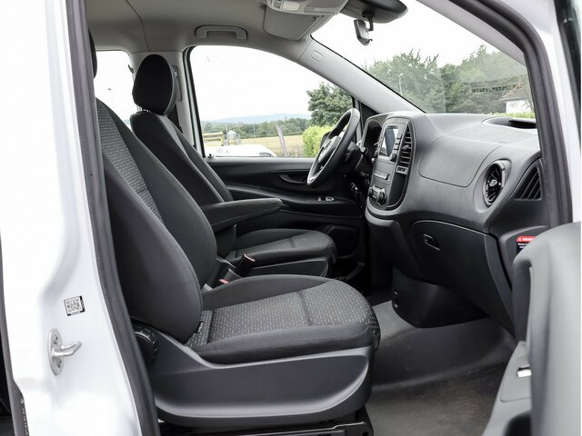 MERCEDES-BENZ Vito 114 TourerPro,Extralang,AMF Rollstuhlrampe - Minibusz, Kisbusz: 3 kép. MERCEDES-BENZ Vito 114 TourerPro,Extralang,AMF Rollstuhlrampe - Minibusz, Kisbusz: 3 kép.