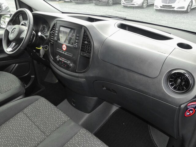 MERCEDES-BENZ Vito 116TourerPro Kombi,Extralang,2xKlima,Kamera - Kisbusz: 3 kép. MERCEDES-BENZ Vito 116TourerPro Kombi,Extralang,2xKlima,Kamera - Kisbusz: 3 kép.