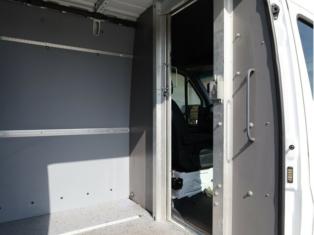 MERCEDES-BENZ eSprinter 312 Kasten FWD,3.924mm Radstand - Furgon, Elektromos kisteherautó: 3 kép. MERCEDES-BENZ eSprinter 312 Kasten FWD,3.924mm Radstand - Furgon, Elektromos kisteherautó: 3 kép.