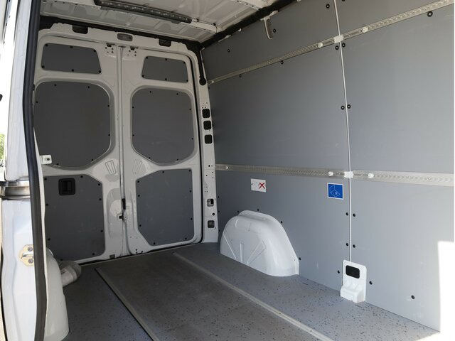 MERCEDES-BENZ eSprinter 312 Kasten FWD,3.924mm Radstand - Furgon, Elektromos kisteherautó: 2 kép. MERCEDES-BENZ eSprinter 312 Kasten FWD,3.924mm Radstand - Furgon, Elektromos kisteherautó: 2 kép.