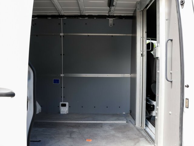 MERCEDES-BENZ eSprinter 312 Kasten FWD,3.924mm Radstand - Furgon, Elektromos kisteherautó: 2 kép. MERCEDES-BENZ eSprinter 312 Kasten FWD,3.924mm Radstand - Furgon, Elektromos kisteherautó: 2 kép.