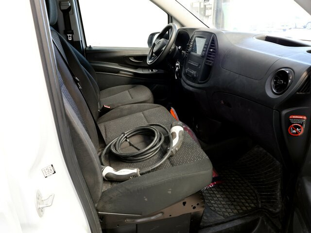 Kis furgon, Elektromos kisteherautó MERCEDES-BENZ eVito 111 KA,lang,Rückfahrkamera,Klima...: 13 kép. Kis furgon, Elektromos kisteherautó MERCEDES-BENZ eVito 111 KA,lang,Rückfahrkamera,Klima...: 13 kép.