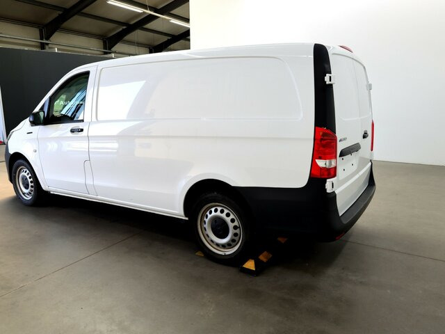 Kis furgon, Elektromos kisteherautó MERCEDES-BENZ eVito 111 KA,lang,Rückfahrkamera,Klima...: 11 kép. Kis furgon, Elektromos kisteherautó MERCEDES-BENZ eVito 111 KA,lang,Rückfahrkamera,Klima...: 11 kép.