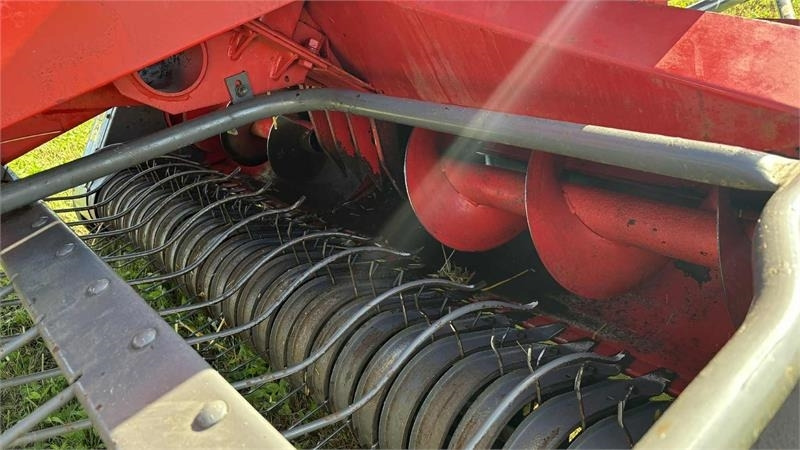 Massey Ferguson 1839 Småballe presser - Bálacsomagoló: 5 kép. Massey Ferguson 1839 Småballe presser - Bálacsomagoló: 5 kép.