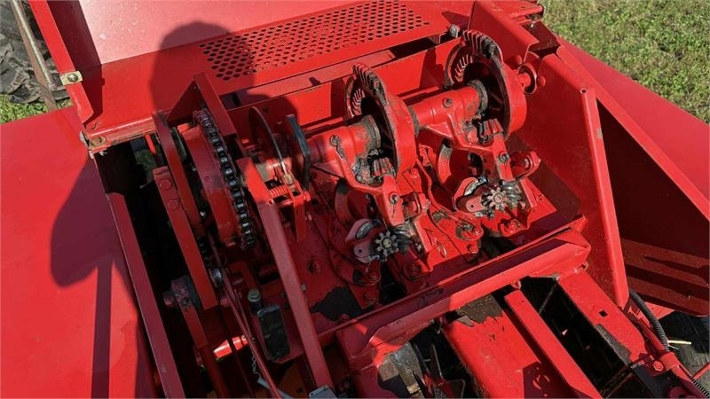 Massey Ferguson 1839 Småballe presser  lízing Massey Ferguson 1839 Småballe presser: 6 kép.