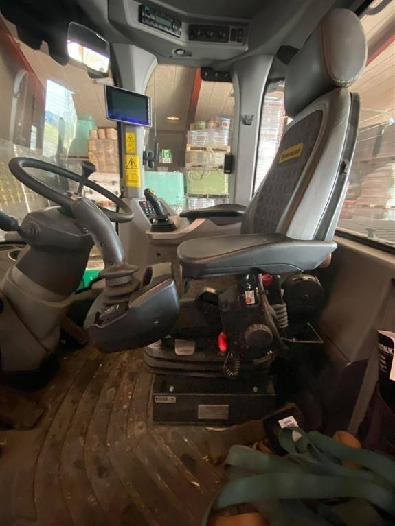 New Holland W170D lang arm - Gumikerekes homlokrakodó: 5 kép. New Holland W170D lang arm - Gumikerekes homlokrakodó: 5 kép.