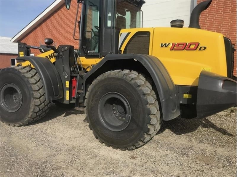 New Holland W190D - Gumikerekes homlokrakodó: 1 kép. New Holland W190D - Gumikerekes homlokrakodó: 1 kép.