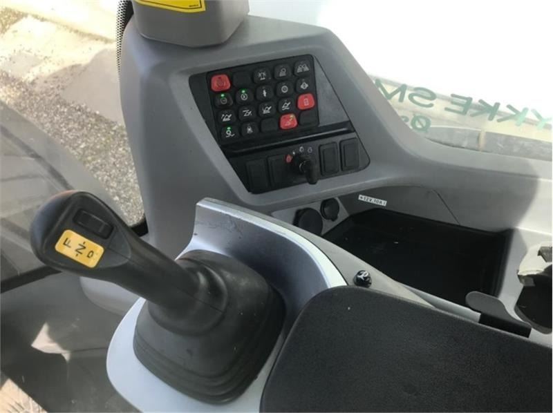 New Holland W190D - Gumikerekes homlokrakodó: 4 kép. New Holland W190D - Gumikerekes homlokrakodó: 4 kép.