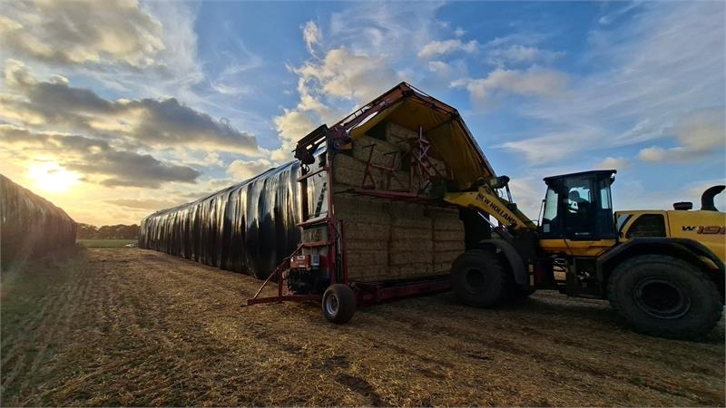 Pomi WRAP 12 - Bálacsomagoló: 2 kép. Pomi WRAP 12 - Bálacsomagoló: 2 kép.