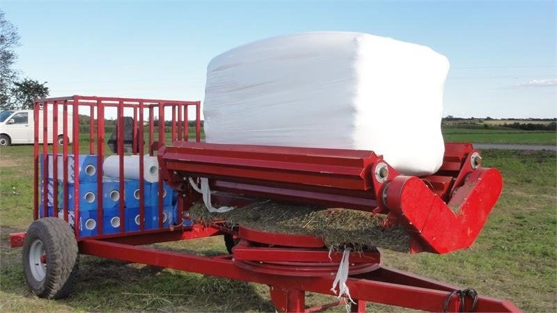 Pomi Wrap 200 - Bálacsomagoló: 1 kép. Pomi Wrap 200 - Bálacsomagoló: 1 kép.