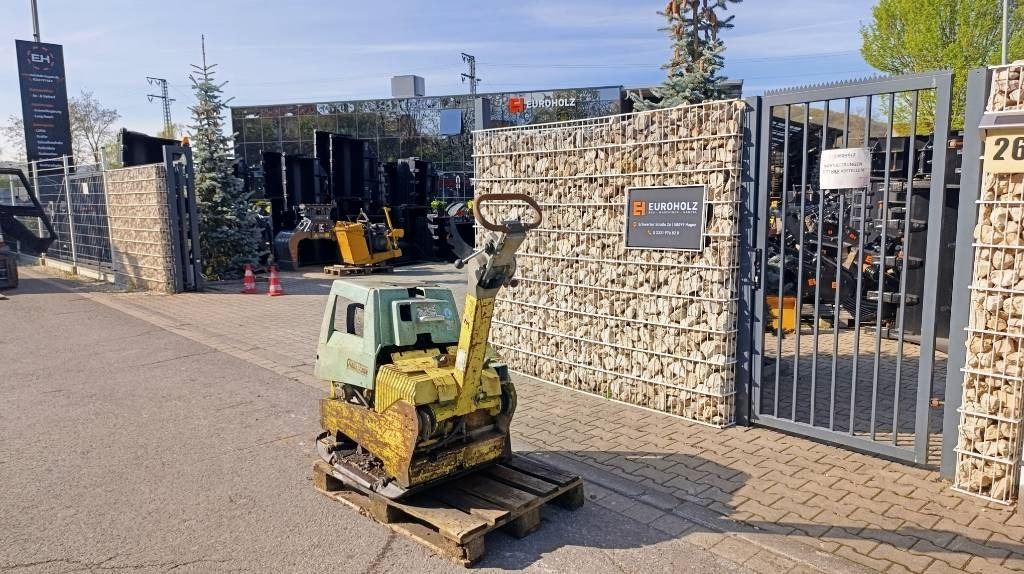 Ammann AVH 6030 Bj 2007, mit defektem Motor, Ersatzteile - Lapvibrátor: 2 kép. Ammann AVH 6030 Bj 2007, mit defektem Motor, Ersatzteile - Lapvibrátor: 2 kép.