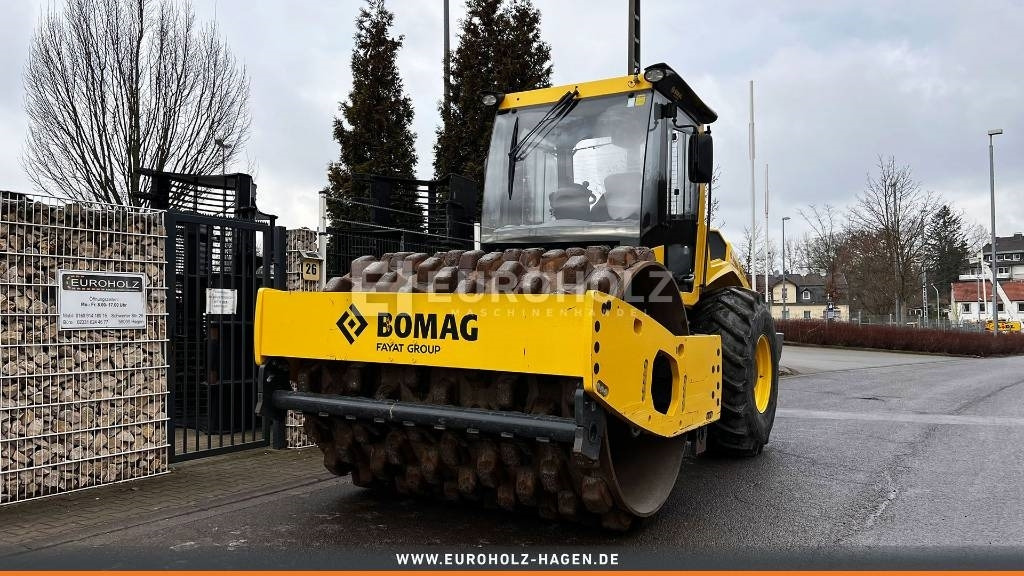 Bomag Stachelwalze BW 213 PDH-5, Schnellgang, Walzenzug - Talajtömörítő: 5 kép. Bomag Stachelwalze BW 213 PDH-5, Schnellgang, Walzenzug - Talajtömörítő: 5 kép.