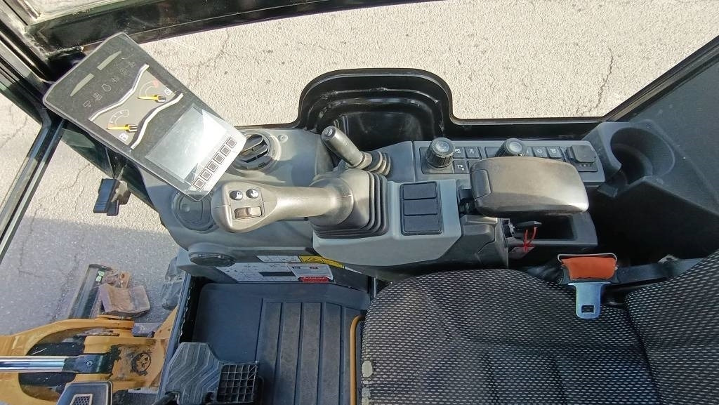 CAT 301.8 Powertilt (hydr. Schnellwechsler MS01) Klima - Minikotró: 4 kép. CAT 301.8 Powertilt (hydr. Schnellwechsler MS01) Klima - Minikotró: 4 kép.