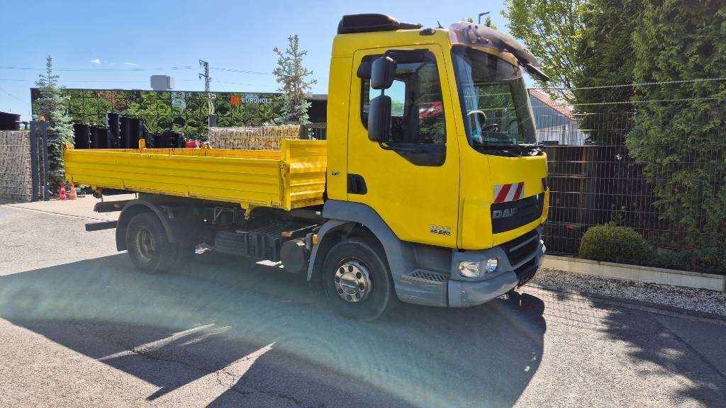 DAF Lkw 3-Seiten-Kipper Meiller 45.220, 2 x AHK, Servo - Billenőplatós teherautó: 2 kép. DAF Lkw 3-Seiten-Kipper Meiller 45.220, 2 x AHK, Servo - Billenőplatós teherautó: 2 kép.