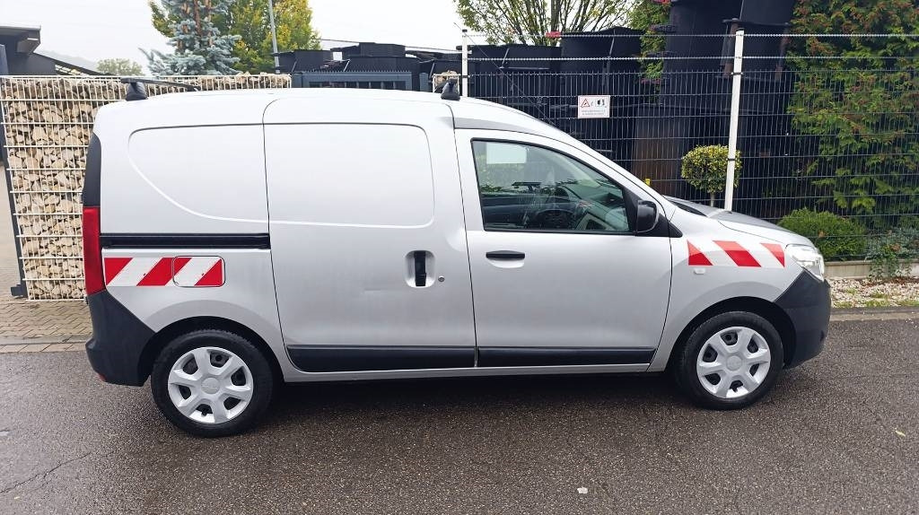 Dacia Dokker Transporter, Kastenwagen, Werkstattschränke - Kis furgon: 5 kép. Dacia Dokker Transporter, Kastenwagen, Werkstattschränke - Kis furgon: 5 kép.