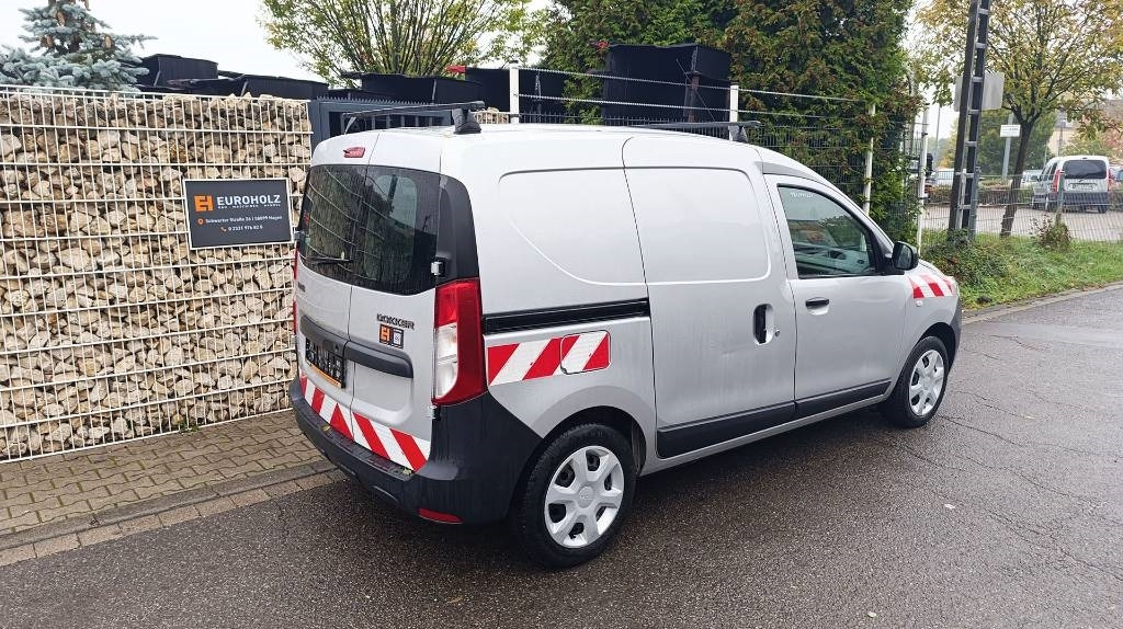 Dacia Dokker Transporter, Kastenwagen, Werkstattschränke - Kis furgon: 3 kép. Dacia Dokker Transporter, Kastenwagen, Werkstattschränke - Kis furgon: 3 kép.