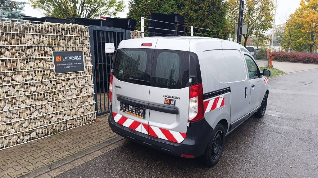 Dacia Dokker Transporter, Kastenwagen mit Schubladen  - Kis furgon: 3 kép. Dacia Dokker Transporter, Kastenwagen mit Schubladen  - Kis furgon: 3 kép.