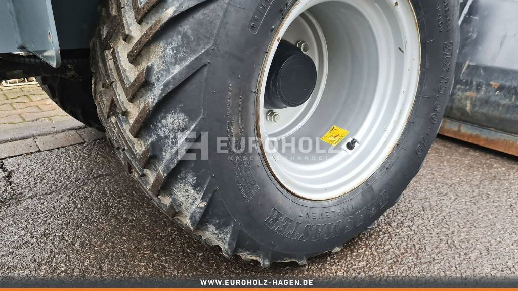 Derékcsuklós rakodó GiANT Radlader V452T, Bodenfräse, Mähwerk, Frontschaufel: 10 kép.