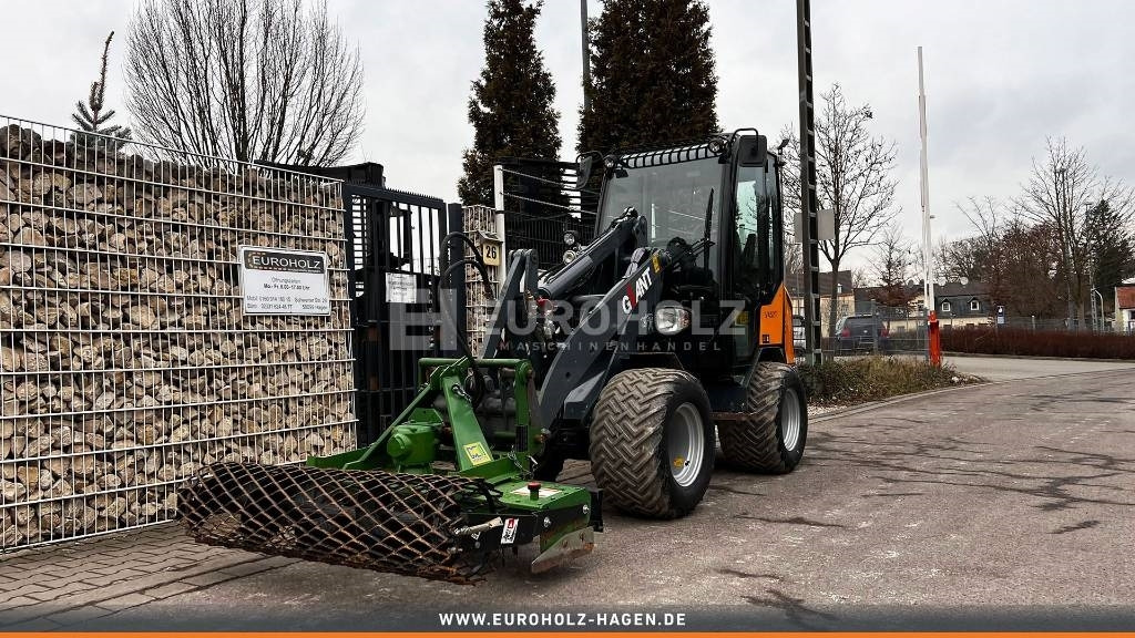 Derékcsuklós rakodó GiANT Radlader V452T, Bodenfräse, Mähwerk, Frontschaufel: 7 kép.
