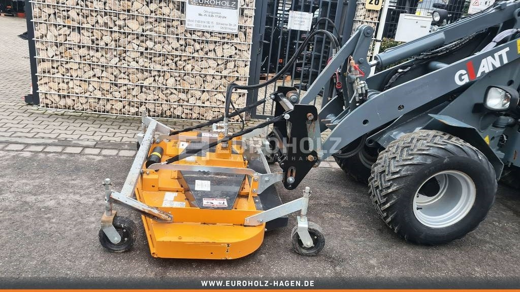 Derékcsuklós rakodó GiANT Radlader V452T, Bodenfräse, Mähwerk, Frontschaufel: 6 kép.